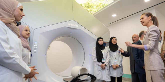 دام برس : دام برس | السيدة الأولى أسماء الأسد تزور مركز التشخيص والعلاج الإشعاعي المطور في منطقة المزة بدمشق