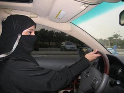 دام برس : رجل دين سعودي: المرأة التي تقود السيارة تخاطر بإنجاب أطفال مشوهين