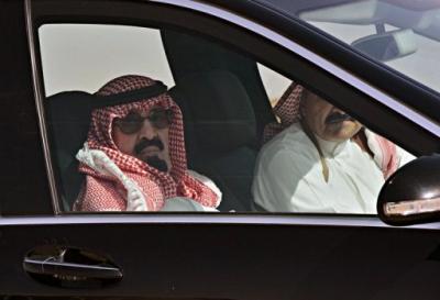 ماذا يجري في السعودية ؟ وفد أمريكي يغادر إلى الرياض لمنع اندلاع صراع  الأمراء !
