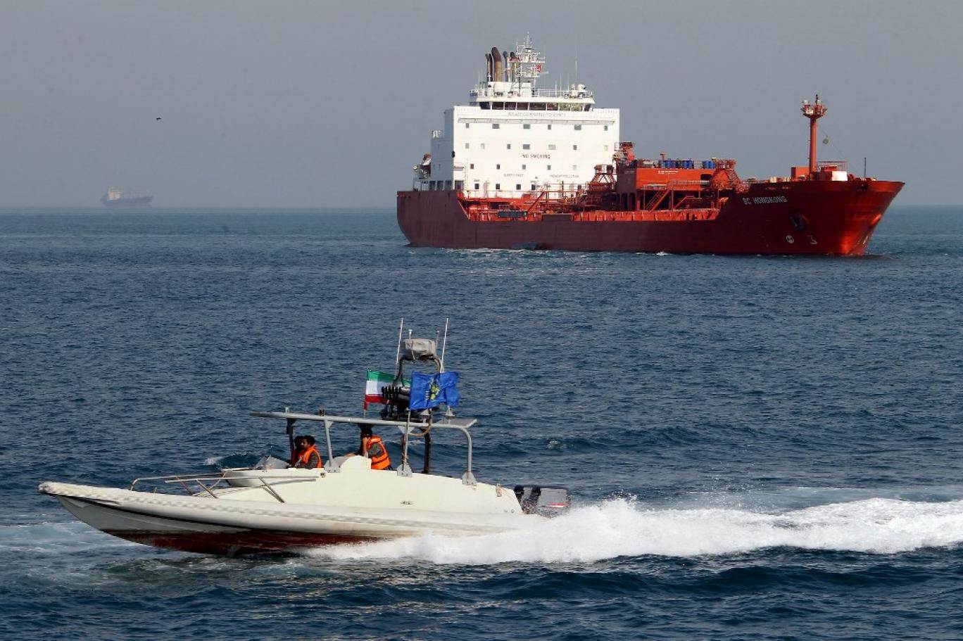 دام برس : دام برس | وكالة تسنيم: بحرية الجيش الإيراني تحتجز ناقلة نفط أمريكية قرب ميناء الفجيرة