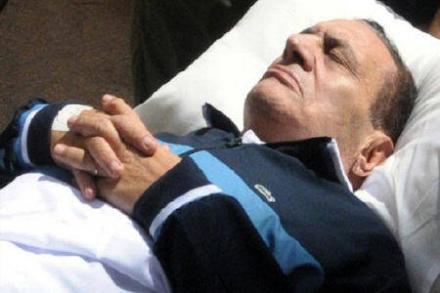 دام برس : محكمة جنايات القاهرة تبرىء مبارك ونجليه ووزير داخليته ومساعديه